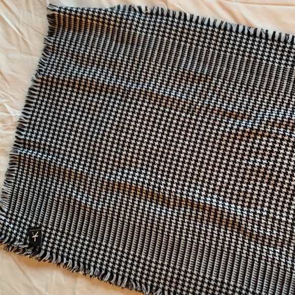 Scarf black and white - Picture 2 of 4